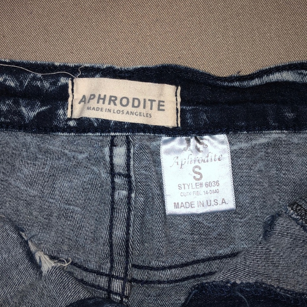 High rise Windsor distressed jean shorts sexy booty summer vacation fun casual - Picture 3 of 3